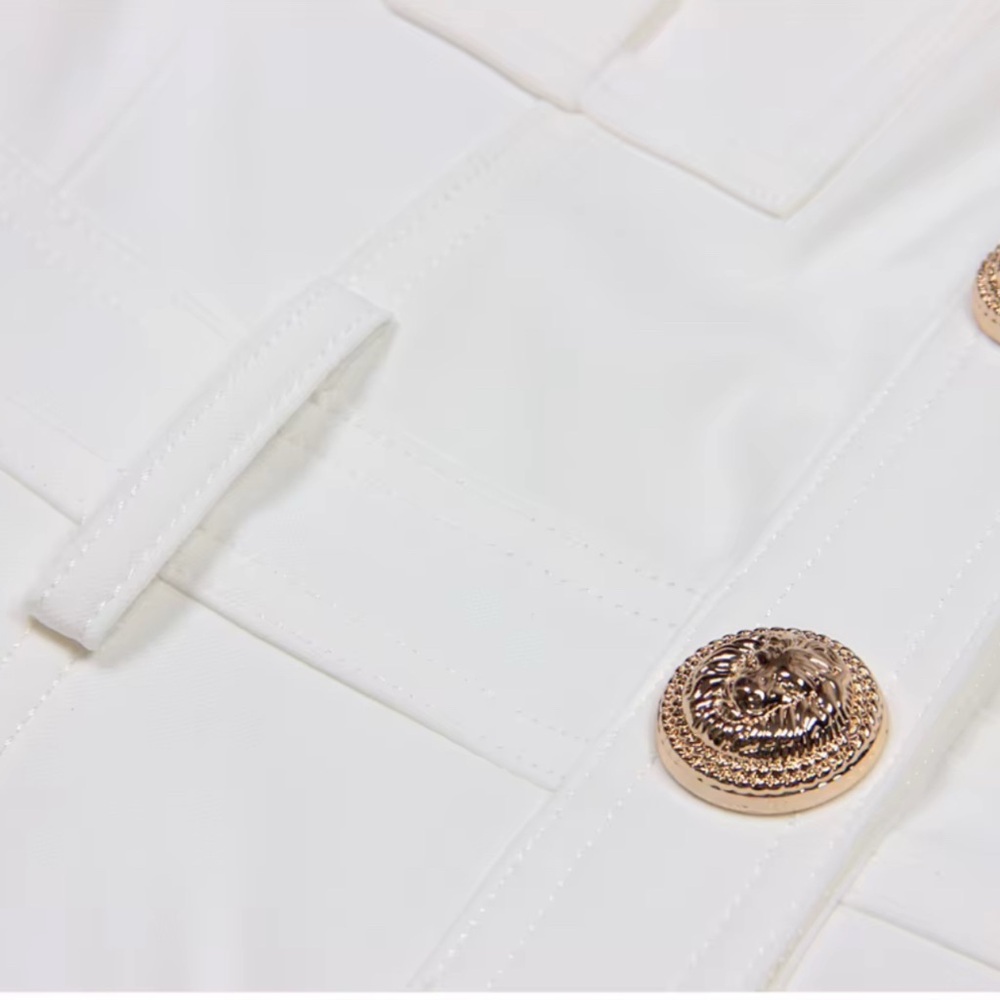 Chic White Button-Up Coat - image 7